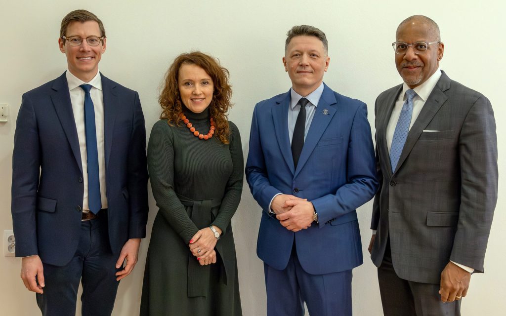 Andrew Horsfall, prof. and Vice Dean for International Cooperation and Development, dr hab. Izabela Kraśnicka, prof., Dean dr hab. Mariusz Popławski and Craig Boise