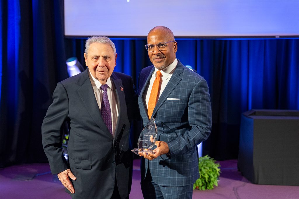 Dean Craig M. Boise presents Bernie Kossar ’53, L’55 with the 2023 Dean's Distinguished Alumni Award. 