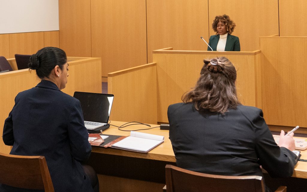 Yendi Fontenard L’26 takes the stand in a mock trial