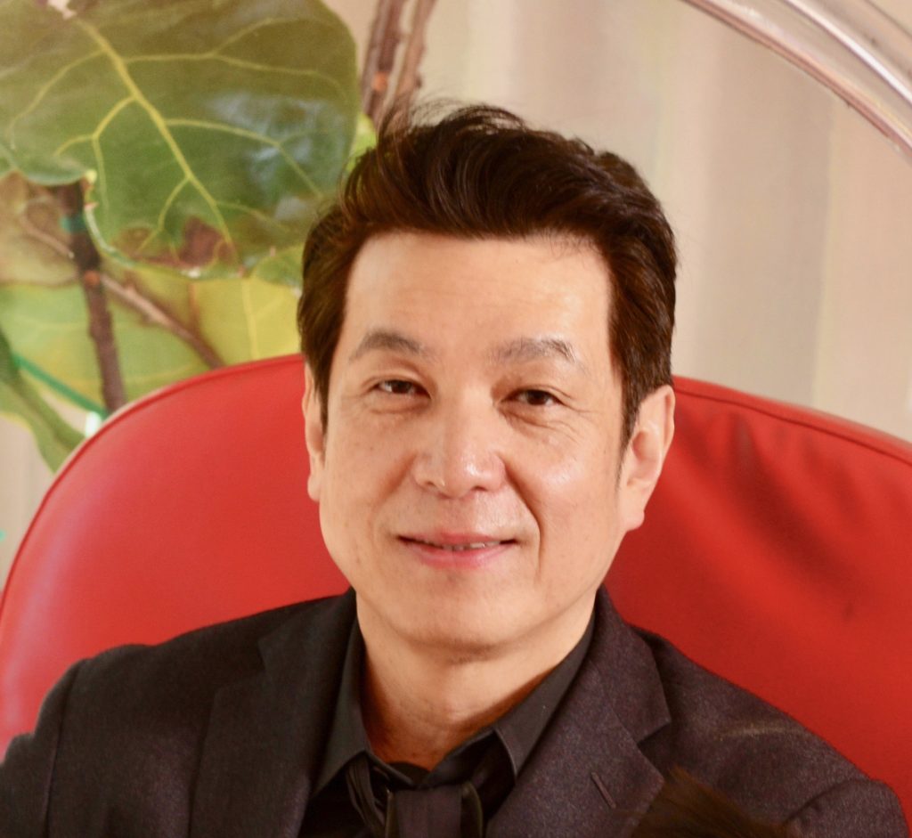 Headshot of Pete Su L'94