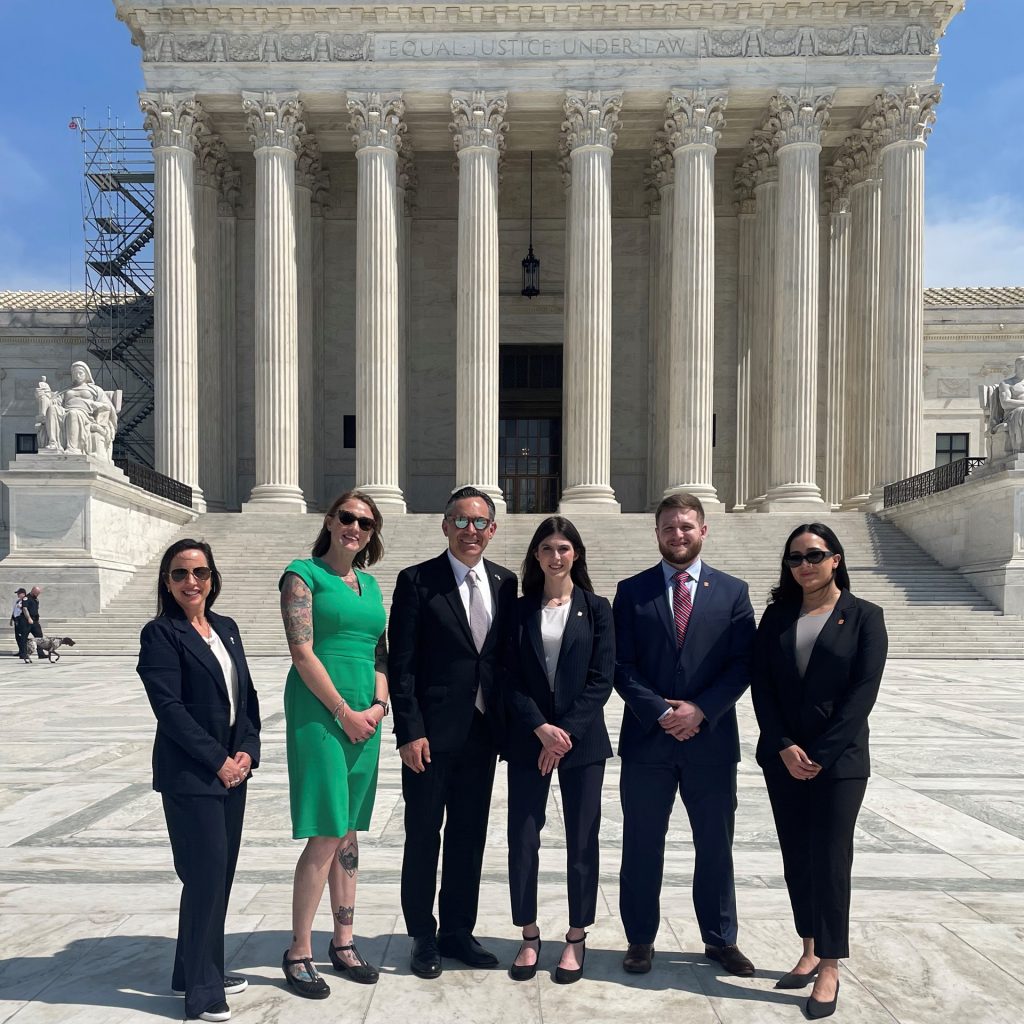 Students and faculty in front of the U.S. Supreme Court